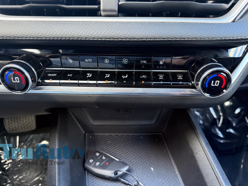 Used 2026 Chevrolet Equinox LT w/ Convenience Package II FWD image 29