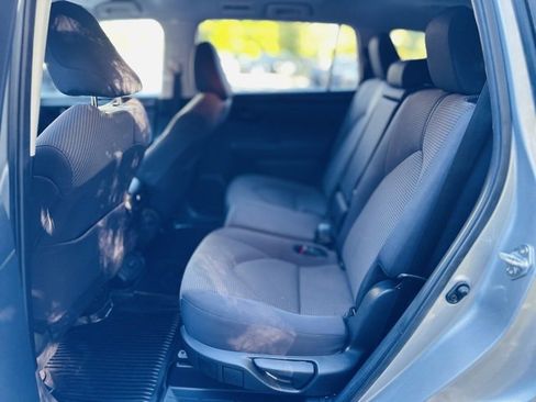 Used 2024 Toyota Highlander LE image 20