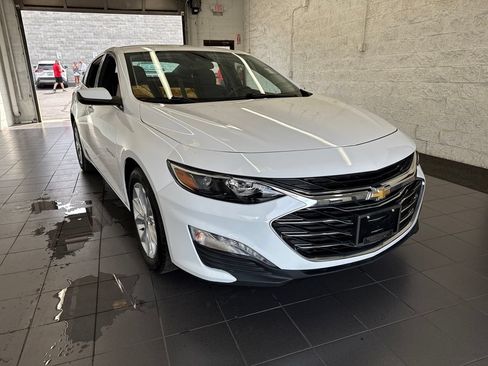 Used 2024 Chevrolet Malibu LT FWD image 2