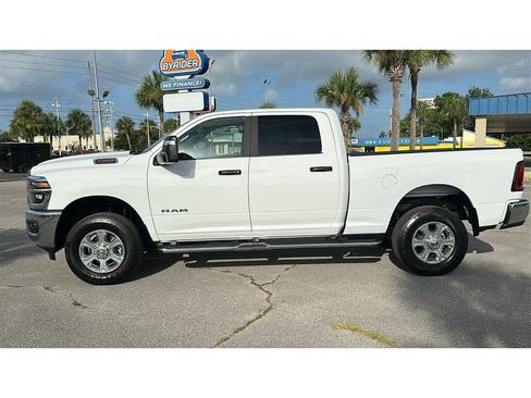 Used 2025 RAM 2500 Big Horn AWD/4WD image 3