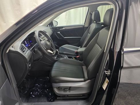 Certified 2023 Volkswagen Tiguan SE w/ Panoramic Sunroof Package image 13
