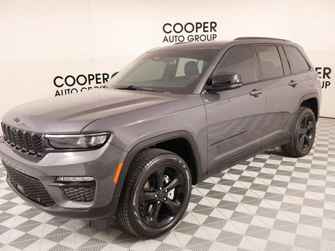 Used 2025 Jeep Grand Cherokee Limited w/ Luxury Tech Group II AWD/4WD image 11