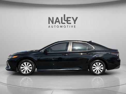 Used 2022 Toyota Camry LE image 5