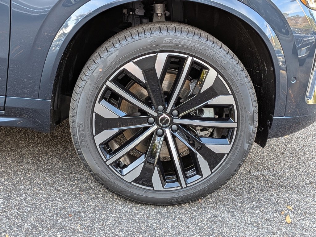 New 2026 Volvo XC90 T8 Plus w/ Protection Package Premier AWD/4WD image 11