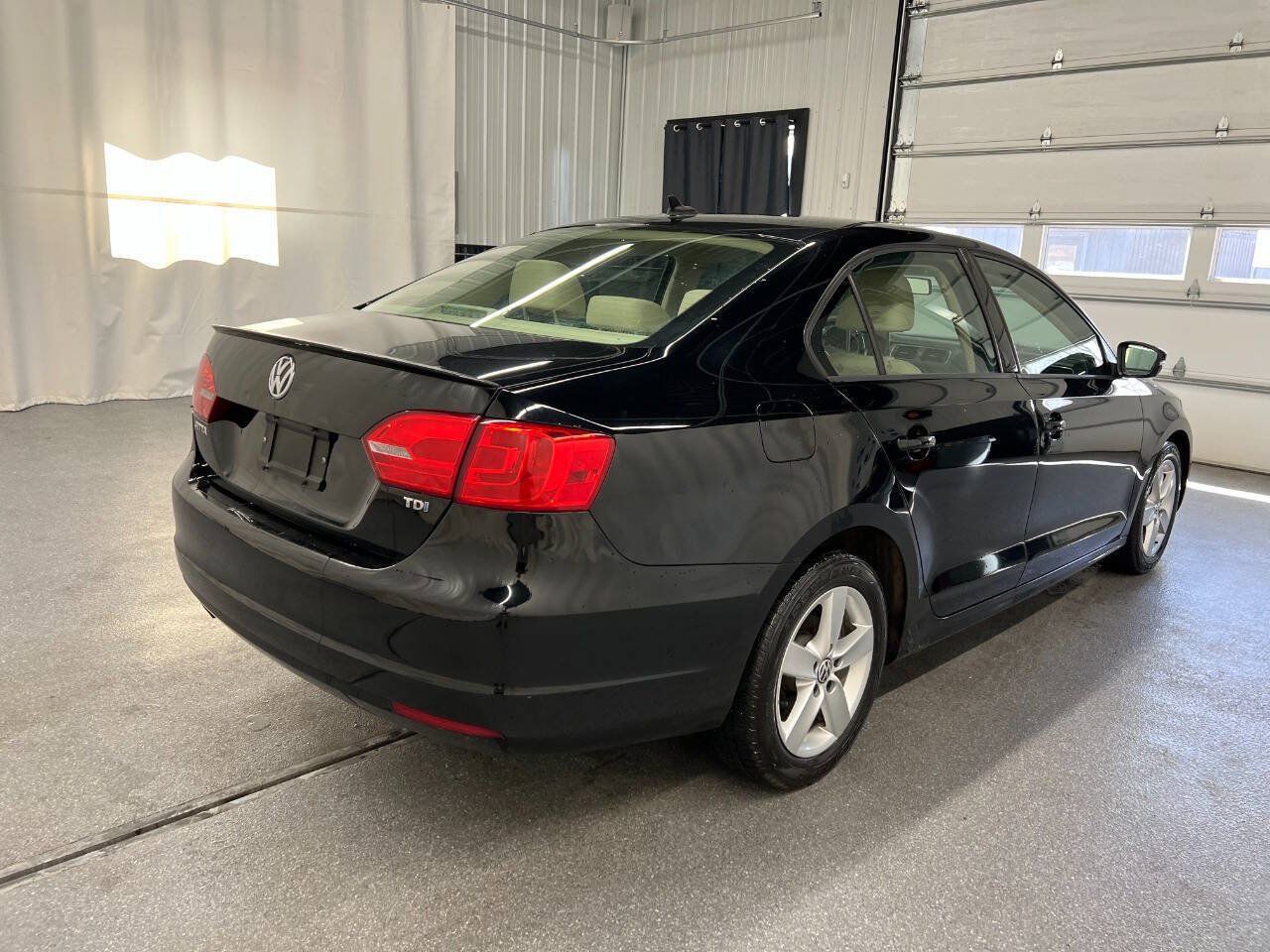 Used 2012 Volkswagen Jetta TDI FWD image 4