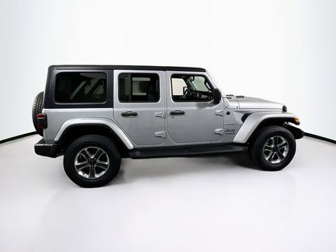 Used 2022 Jeep Wrangler Unlimited Sahara w/ LED Lighting Group image 4