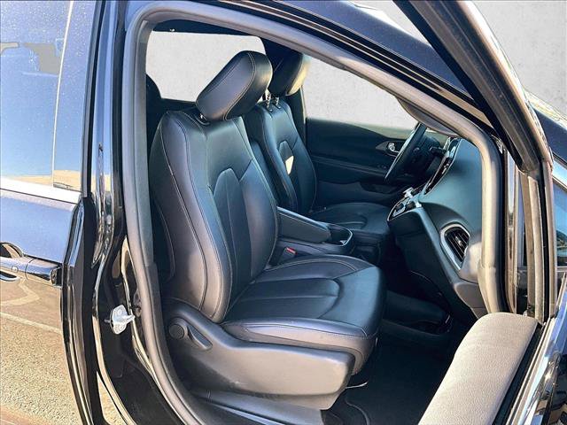 Used 2026 Chrysler Pacifica Select FWD image 9
