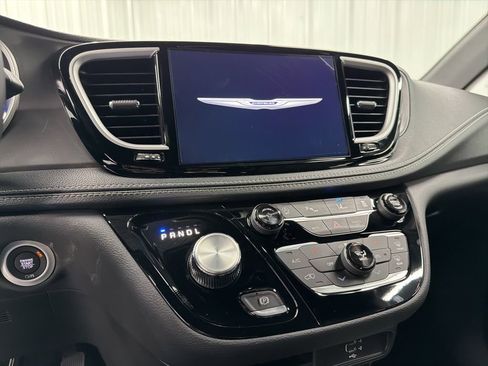 New 2026 Chrysler Pacifica Select image 22