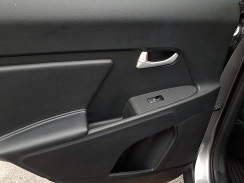 Used 2015 Kia Sportage LX image 8