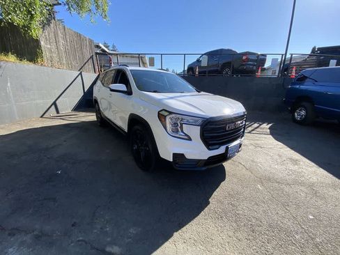 Used 2022 GMC Terrain SLE w/ Elevation Edition AWD/4WD image 8