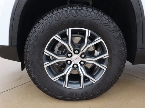 Used 2024 GMC Acadia AT4 w/ Luxury Package image 33