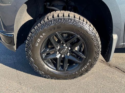Used 2019 Chevrolet Silverado 1500 LT Trail Boss w/ Bed Protection Package AWD/4WD image 12