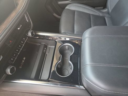 Used 2025 Chevrolet Tahoe Z71 AWD/4WD image 9