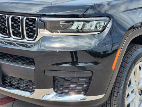 New 2026 Jeep Grand Cherokee L Laredo RWD image 9