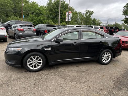 Used 2013 Ford Taurus SE image 3