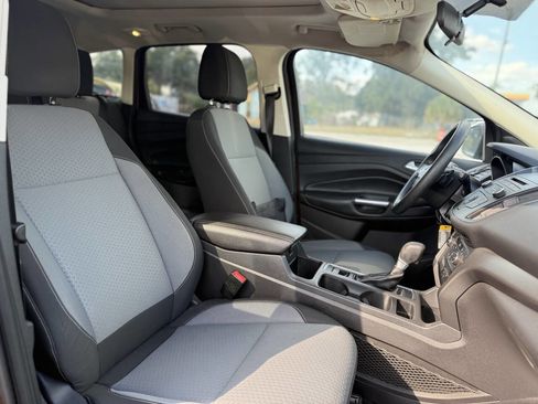 Used 2017 Ford Escape SE image 24