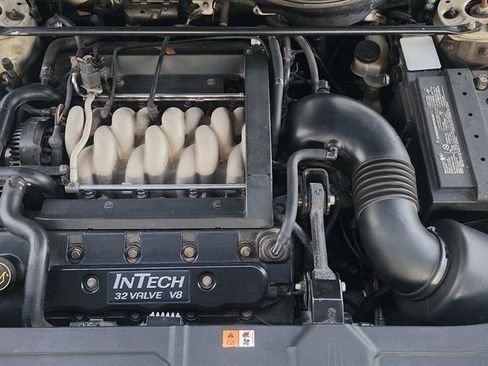 Used 2001 Lincoln Continental image 18