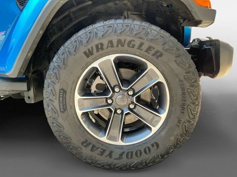 Used 2023 Jeep Wrangler Unlimited Sahara AWD/4WD image 16