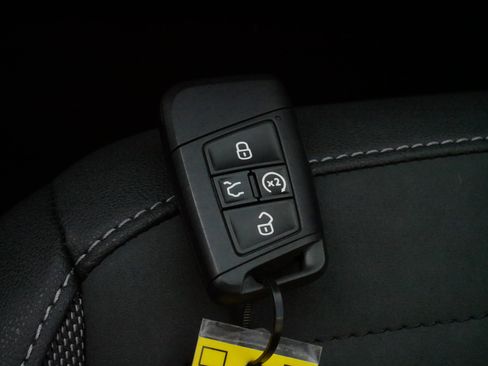 Certified 2025 Volkswagen Taos SE image 31