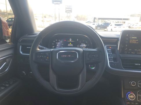 Used 2023 GMC Yukon AT4 image 15