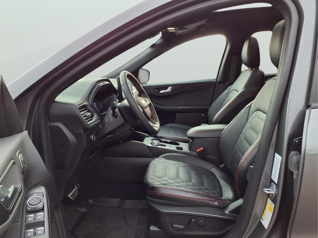 Used 2023 Ford Escape ST-Line Elite w/ Premium Technology Package AWD/4WD image 15