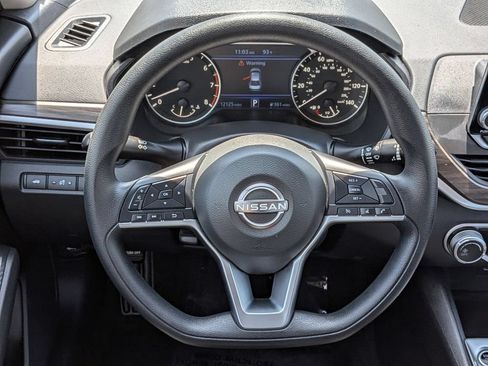 Used 2025 Nissan Altima 2.5 SV FWD image 19