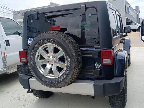 Used 2013 Jeep Wrangler Unlimited Sahara w/ Connectivity Group AWD/4WD image 8