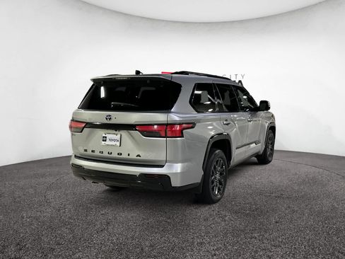 Used 2023 Toyota Sequoia Platinum image 7
