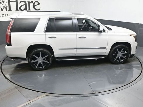 Used 2017 Cadillac Escalade Premium Luxury image 40