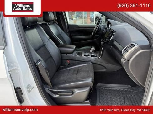 Used 2019 Jeep Grand Cherokee Altitude AWD/4WD image 16