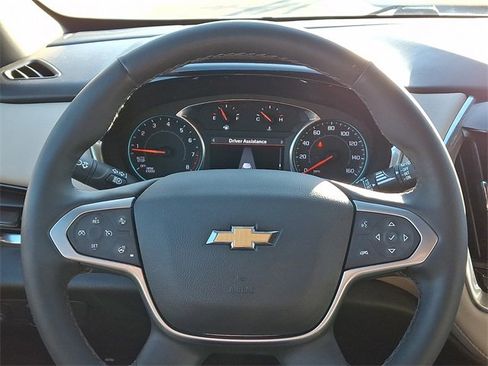 Used 2023 Chevrolet Traverse LT image 19