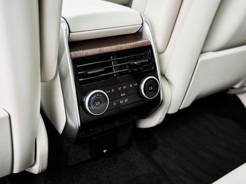 Used 2024 Land Rover Range Rover Long Wheelbase SE image 66