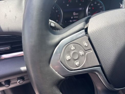 Used 2023 Chevrolet Traverse LT FWD image 16