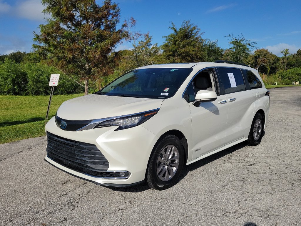 Certified 2021 Toyota Sienna XLE w/ XLE Plus Package FWD 360° Tour