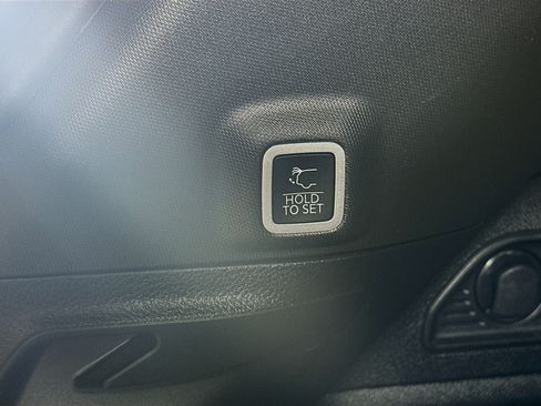 Used 2023 Jeep Grand Cherokee Altitude AWD/4WD image 29
