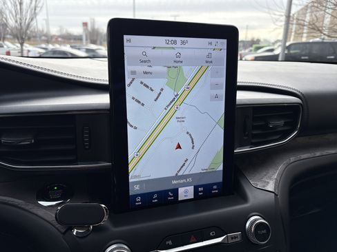 Used 2020 Ford Explorer Platinum w/ Premium Technology Package image 24