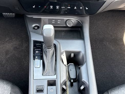 Used 2026 Nissan Sentra SV w/ SV Convenience Package FWD image 5