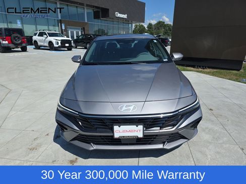 New 2025 Hyundai Elantra SEL image 2