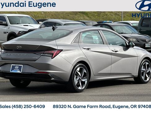 Used 2022 Hyundai Elantra Limited image 3