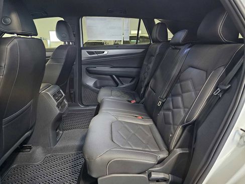 New 2026 Volkswagen Atlas Cross Sport SE image 18