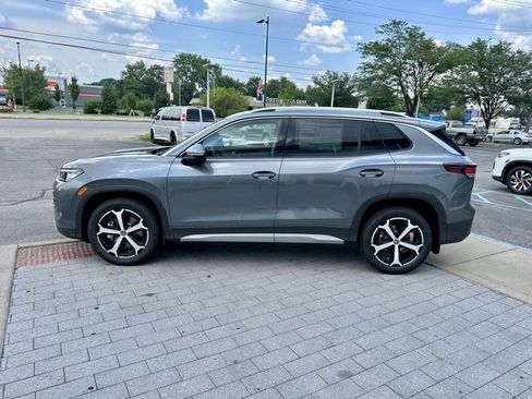 New 2025 Volkswagen Tiguan SE image 4