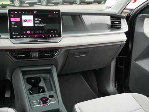 Certified 2025 Volkswagen Tiguan SE AWD/4WD image 23