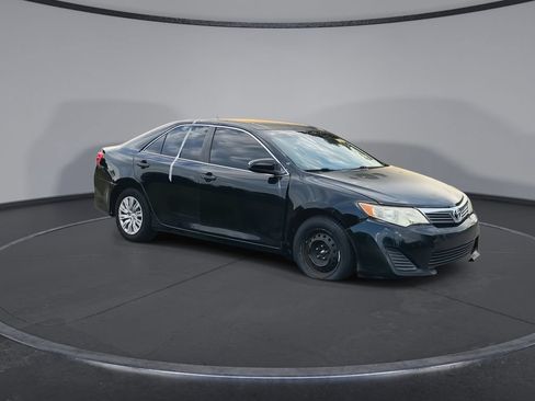 Used 2014 Toyota Camry FWD image 2
