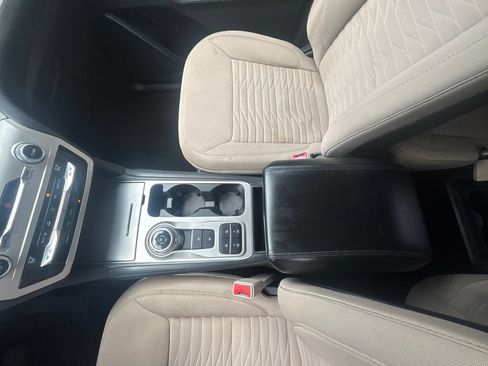 Used 2020 Ford Explorer XLT RWD image 15