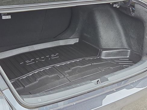 Used 2022 Honda Civic Touring image 9