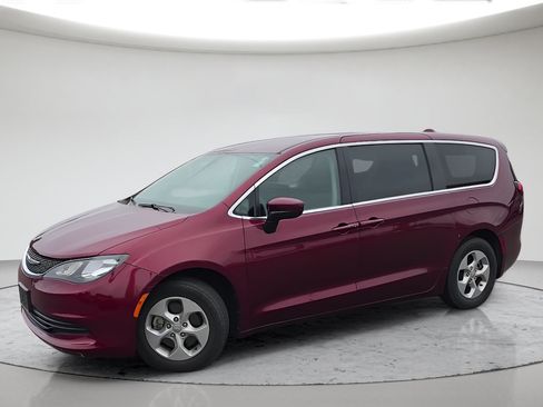 Used 2017 Chrysler Pacifica LX w/ Tire & Wheel Group FWD image 12