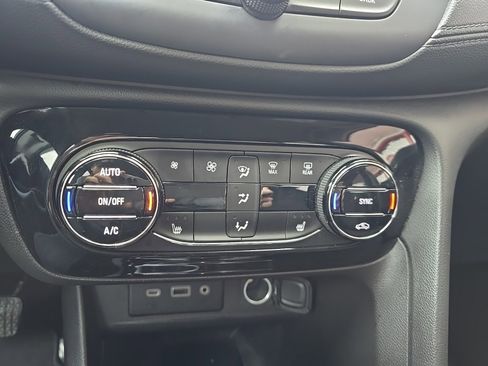 Used 2021 Buick Encore GX Select image 15