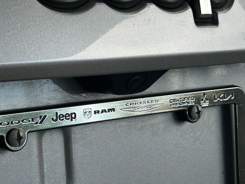 Used 2019 Jeep Grand Cherokee Laredo image 21