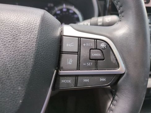 Used 2023 Toyota Highlander XLE FWD image 25