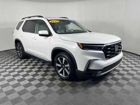 Certified 2025 Honda Pilot Touring image 6